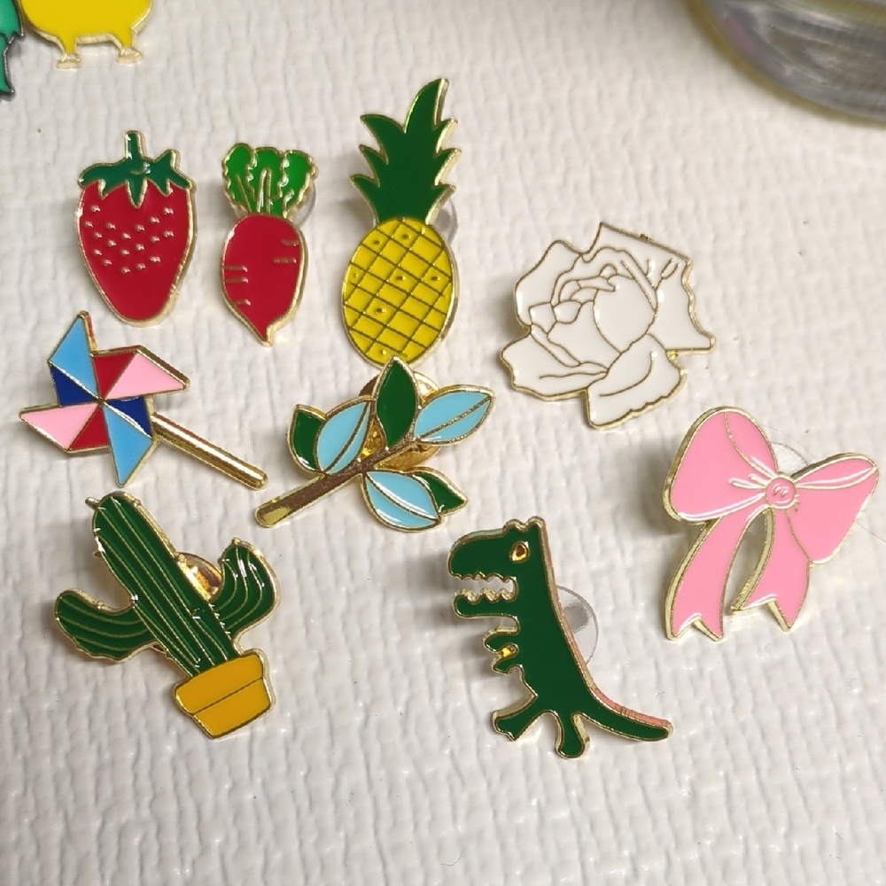 🧡5/$10🧡Colorful Enamel Pin Set
